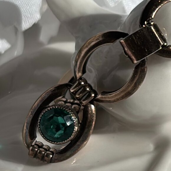 VINTAGE SIMMONS FAUX EMERALD CRYSTAL LINK BRACELET - Picture 6 of 8